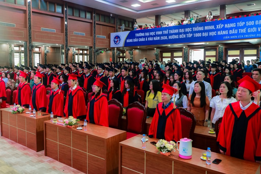 Trường Đại học Vinh long trọng tổ chức Lễ Trao bằng cử nhân, kỹ sư đợt 1 năm 2024